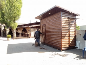 Туалет из дерева с мет. каркасом.