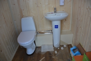 Туалет из дерева с мет. каркасом.