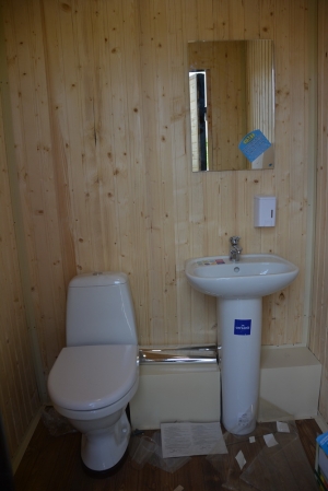 Туалет из дерева с мет. каркасом.