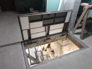 Люк на три петли