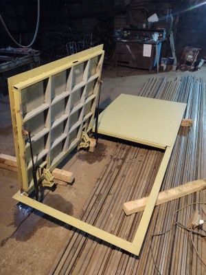 Люк двустворчатый в гараж