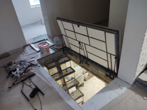 Люк на три петли