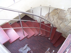 Лестница радиусная на одном косоуре