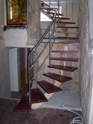 Лестница радиусная на одном косоуре