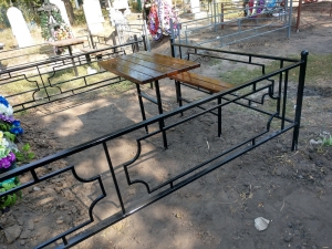 Столик и лавочки из лиственницы