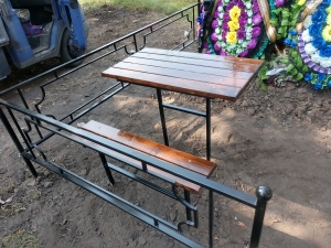 Столик и лавочки из лиственницы