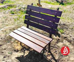 Лавочка обшитая деревом