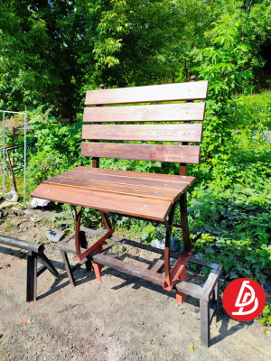 Лавочка обшитая деревом