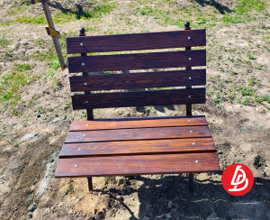 Лавочка обшитая деревом