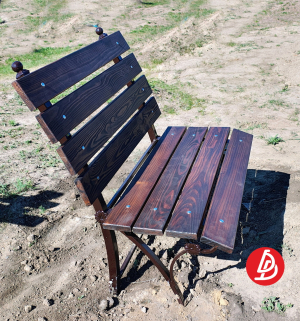 Лавочка обшитая деревом