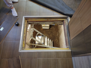 Люк в подвал под ламинат.