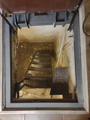 Люк в подвал под ламинат.