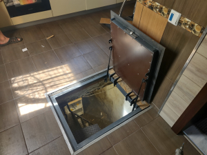 Люк в подвал под ламинат.