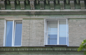 Вольер для кота на большое окно