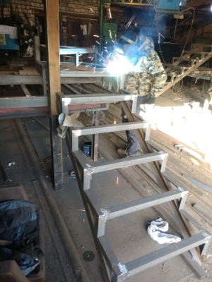 Лестница уголок швеллер