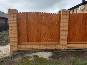 Забор обшитый деревом