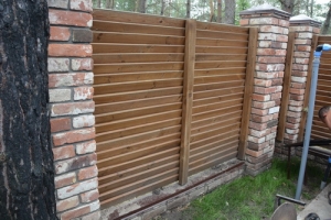 Ворота распашные обшитые деревом