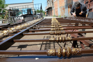 Забор с полимерной ковкой