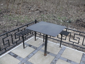 Стол на одной ножке