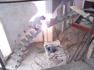 Лестница радиусная на одном косоуре