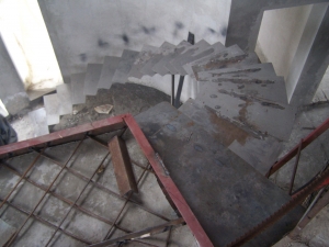 Лестница радиусная на одном косоуре