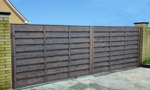 Ворота распашные обшитые деревом