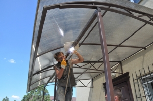 Навес из поликарбоната  POLYGAL