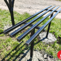 Стол большой на одной ножке