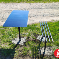 Стол большой на одной ножке