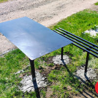 Стол большой на одной ножке