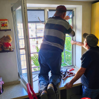 Вольер на все окно