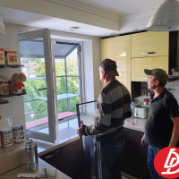 Вольер на все окно