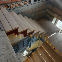 Автоматический между этажей.