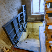 Автоматический между этажей.