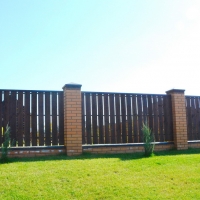 Забор обшитый деревом