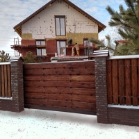 Забор обшитый деревом