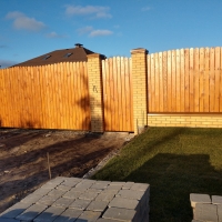 Забор обшитый деревом