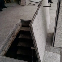 Люк под гранит