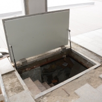 Люк под гранит