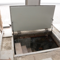 Люк под гранит