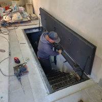 Автоматический люк на подвал.