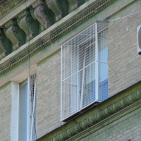 Вольер для кота на большое окно