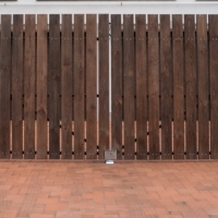 Ворота распашные обшитые деревом