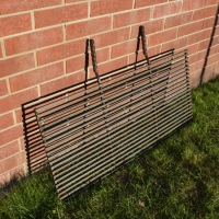 Решетка на барбекю.