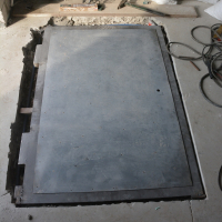 Люк возле входа в дом