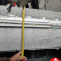 Люк возле входа в дом