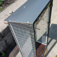 Вольер со съемными противомоскитными сетками.