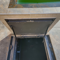 Люк на бассейн под керамогранит.