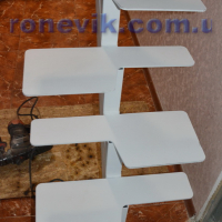 Лестница на одном косоуре