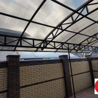 Навес из поликарбоната